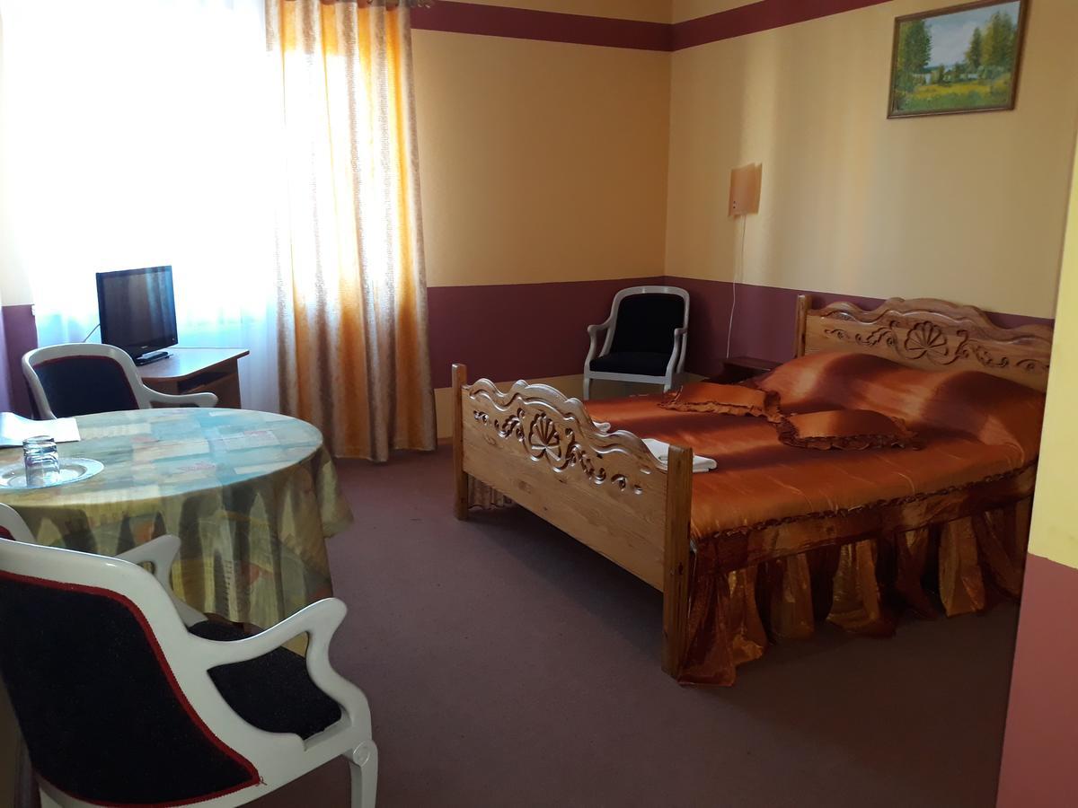 Hotel Suvorov Kobryn Dış mekan fotoğraf